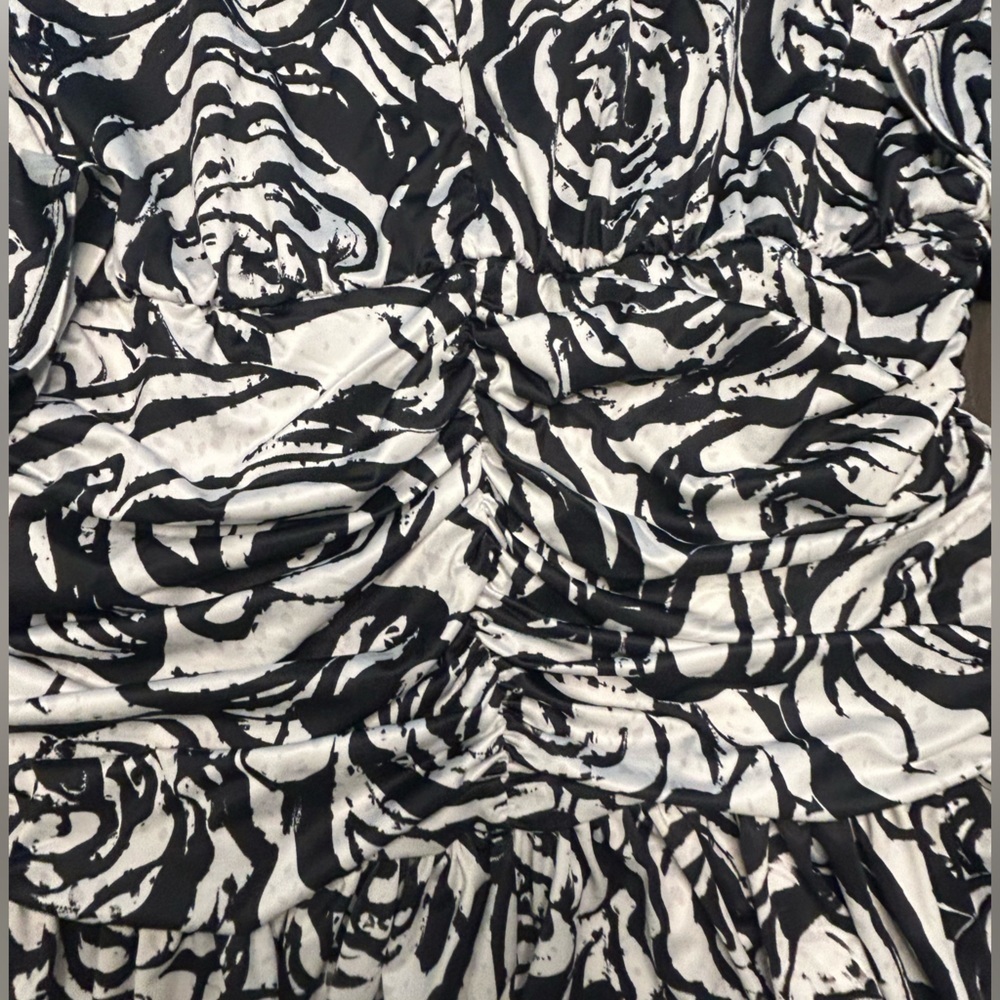 NWT Bar III Black White Floral Ruched Mini Dress M Long Sleeve party sexy chic - Picture 10 of 10